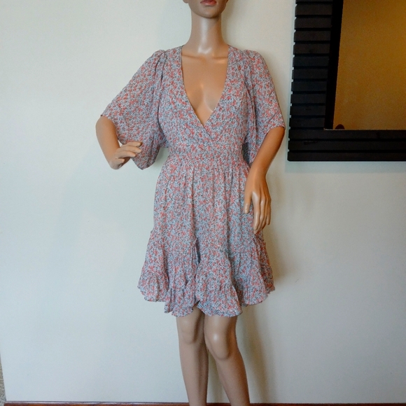 Flowy, flowery dress - Picture 2 of 4